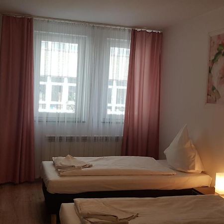 Hotelik Kameleon Pokoje Goscinne Jawor Exterior foto
